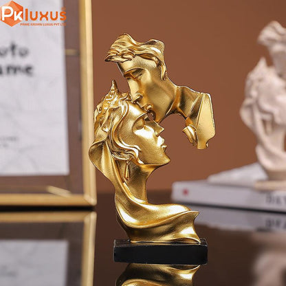 Romantic Couple Kissing Figurine By PK LUXUS™ PK LUXUS™ - PK LUXUS